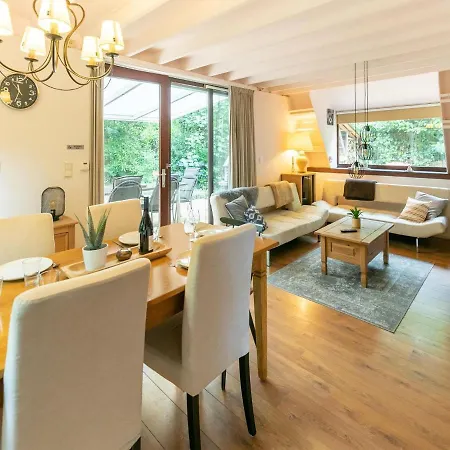 Cozy In In A Wooded Area Tatil Evi *