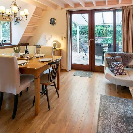 Cozy In In A Wooded Area Tatil Evi