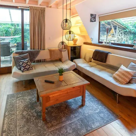 Cozy In In A Wooded Area Tatil Evi *
