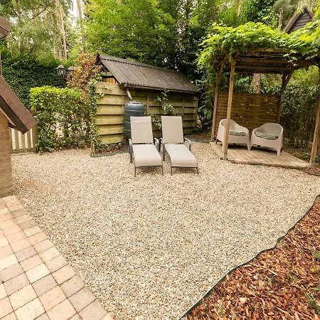 Cozy In In A Wooded Area Tatil Evi *